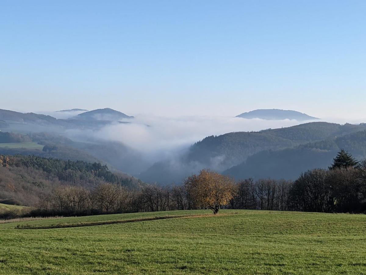 Ferienwohnungen Am Aeppelsberg Volkesfeld Bagian luar foto