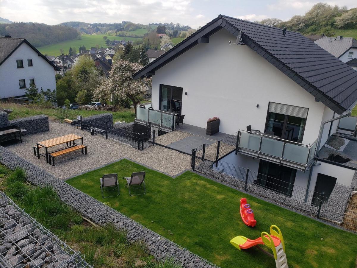 Ferienwohnungen Am Aeppelsberg Volkesfeld Bagian luar foto