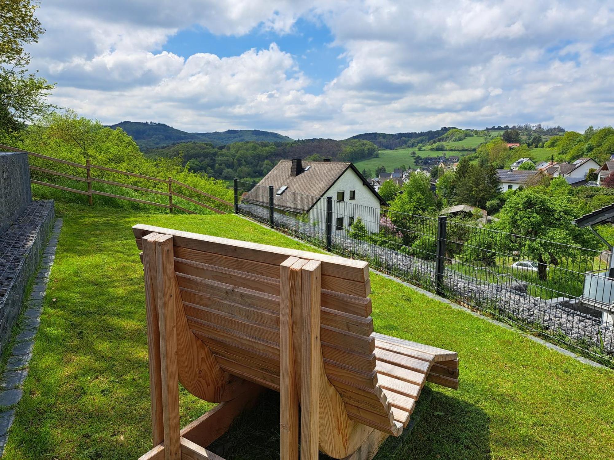 Ferienwohnungen Am Aeppelsberg Volkesfeld Bagian luar foto